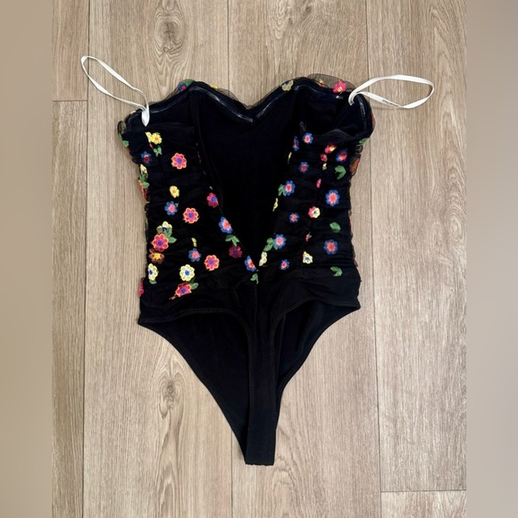 LOVERS AND FRIENDS Youlanda Bodysuit in Black. Size Small. New Without Tags. - Picture 5 of 6